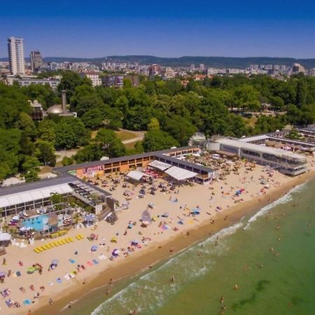 Modern Bright Apartment Close To City Center And Grand Mall Varna Eksteriør bilde