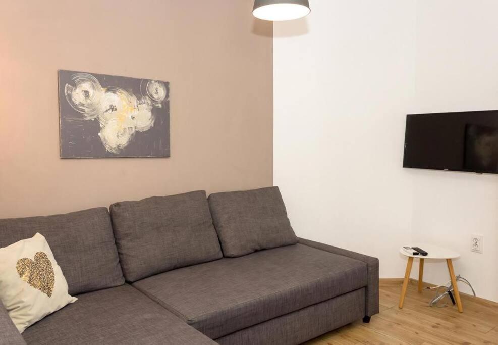 Modern Bright Apartment Close To City Center And Grand Mall Varna Eksteriør bilde