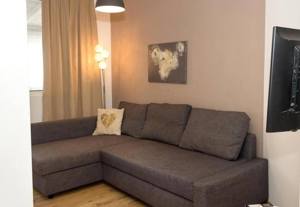Modern Bright Apartment Close To City Center And Grand Mall Varna Eksteriør bilde