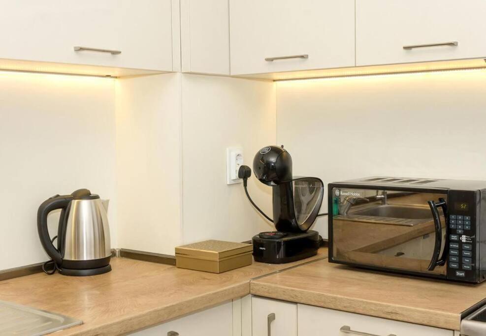 Modern Bright Apartment Close To City Center And Grand Mall Varna Eksteriør bilde