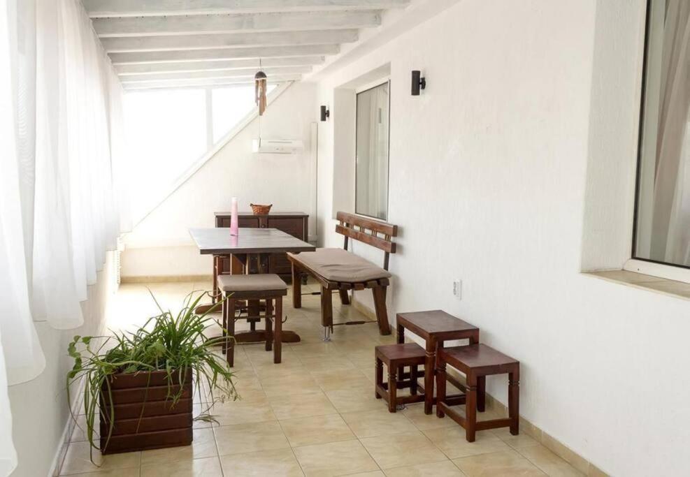 Modern Bright Apartment Close To City Center And Grand Mall Varna Eksteriør bilde