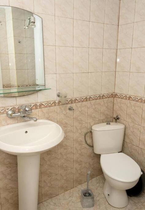 Modern Bright Apartment Close To City Center And Grand Mall Varna Eksteriør bilde